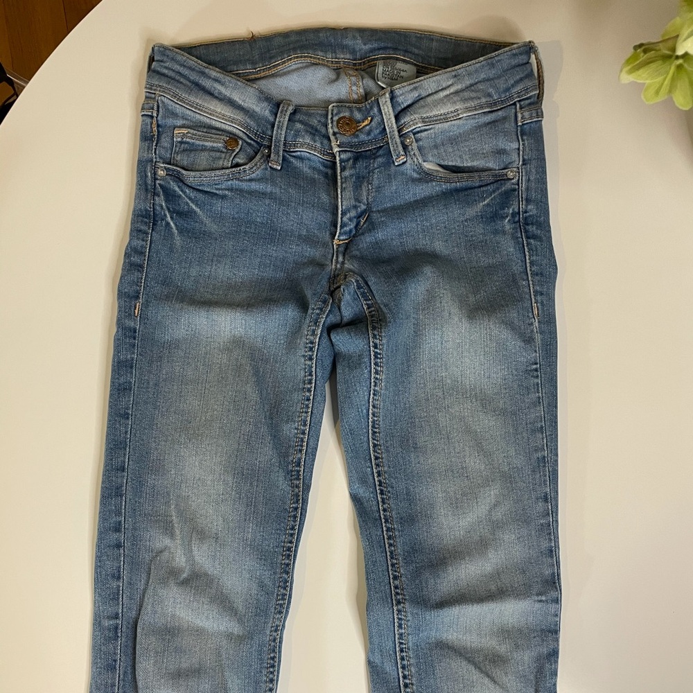 Light wash skinny jeans